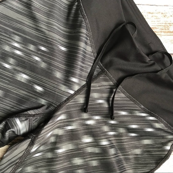 Xersion Workout Capri - Picture 2 of 8